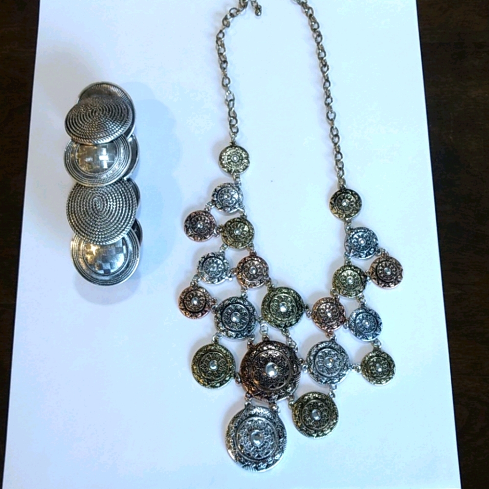 1 bracelet and 1 necklace